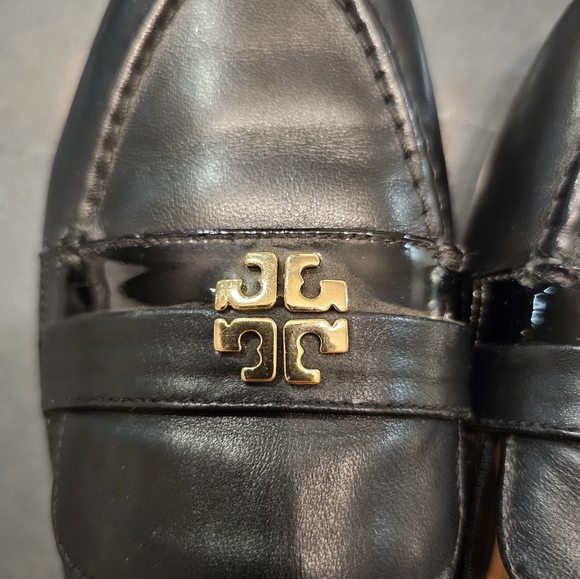 TORY BURCH • Black Leather Ballet Loafers • Size 5M - Picture 4 of 11